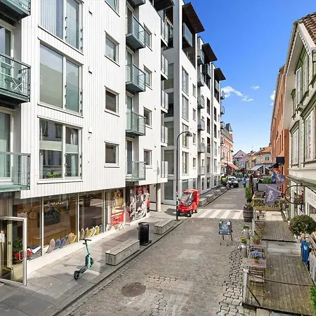Modern And Practical In The Heart Of City Center Apartment